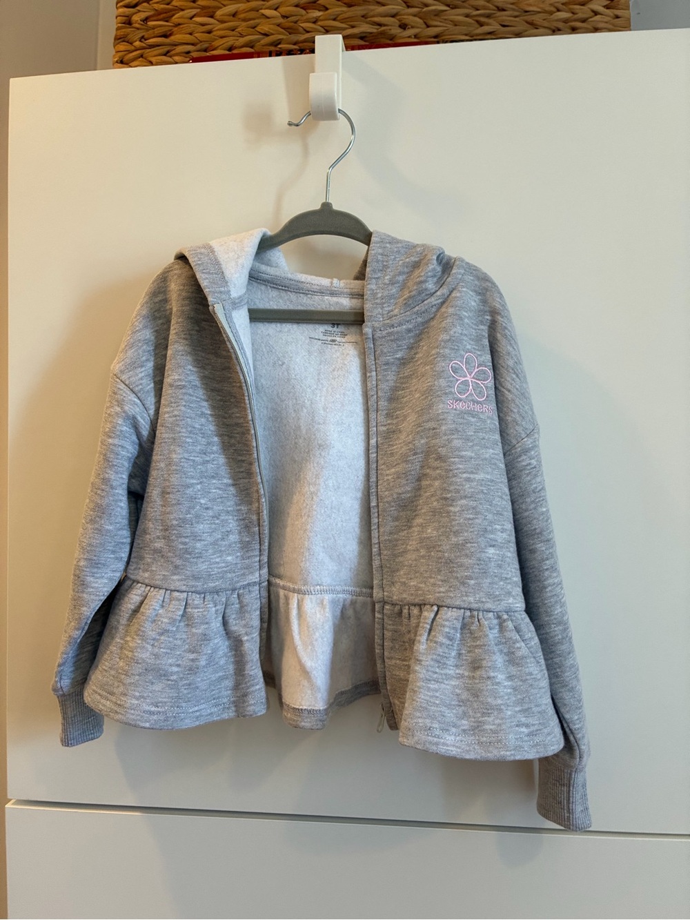 Skechers Light Gray Hoodie with Pink Flower Logo -Size 3T - Like New - Picture 1 of 6